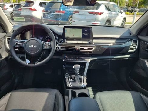 Used 2023 Kia Seltos EX AWD/4WD image 12