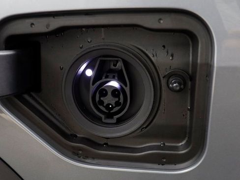 New 2026 BMW X5 xDrive50e image 4