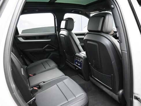 Certified 2025 Porsche Cayenne S AWD/4WD image 29