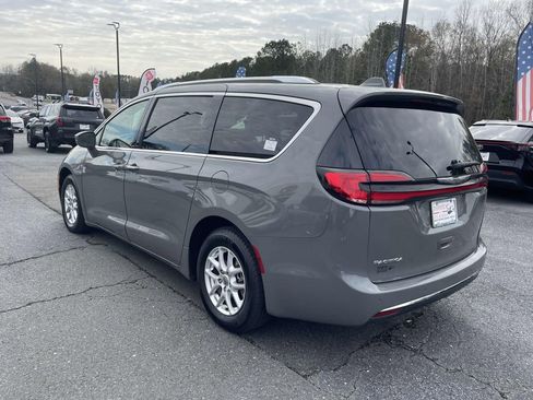 Used 2021 Chrysler Pacifica Touring-L image 5