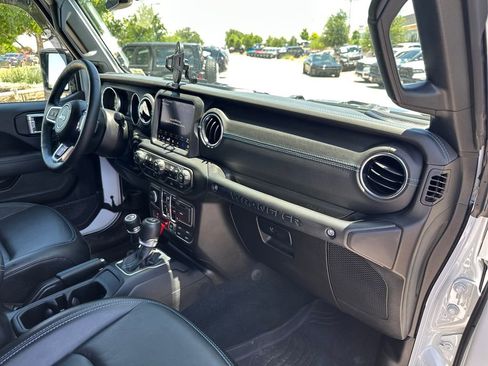 Used 2023 Jeep Wrangler Unlimited Rubicon 4xe w/ Cold Weather Group AWD/4WD image 37