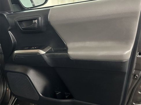 Used 2019 Toyota Tacoma SR5 image 33