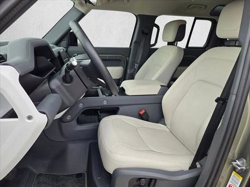 Used 2024 Land Rover Defender 110 SE image 15