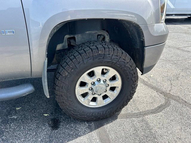 Used 2013 GMC Sierra 2500 Denali w/ Suspension Package, Off-Road AWD/4WD image 4