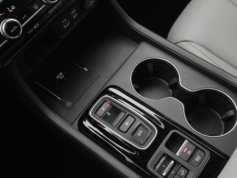 Used 2025 Honda Pilot EX-L image 18