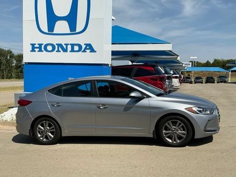 Used 2017 Hyundai Elantra Value Edition FWD image 2