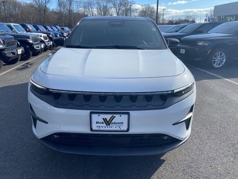 Used 2024 Jeep Wagoneer Launch Edition image 9