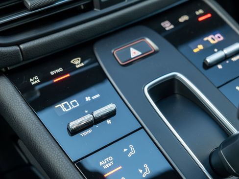 Certified 2026 Porsche Macan AWD/4WD image 22