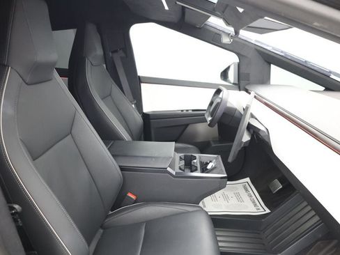 Used 2024 Tesla Cybertruck AWD Crew Cab image 26