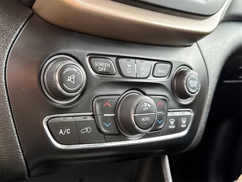 Used 2017 Jeep Cherokee High Altitude image 31