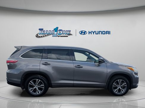 Used 2016 Toyota Highlander XLE AWD/4WD image 9