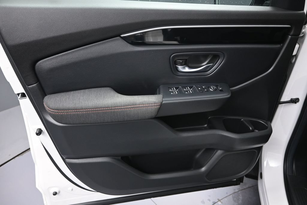 Used 2025 Honda Pilot Sport image 9
