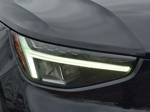 Certified 2023 Volvo XC40 B5 Ultimate w/ Climate Package image 9