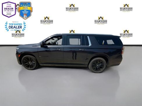 Used 2024 Chevrolet Suburban High Country w/ Advanced Technology Package AWD/4WD image 2