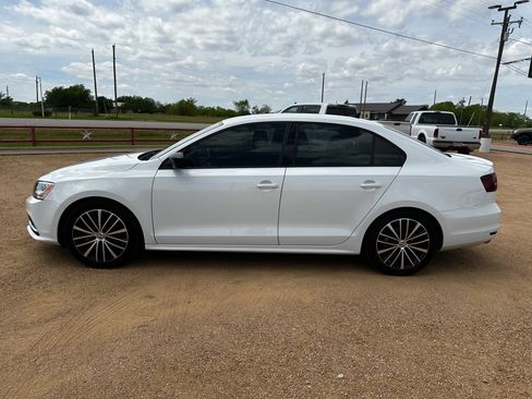 Used 2016 Volkswagen Jetta Sport image 8