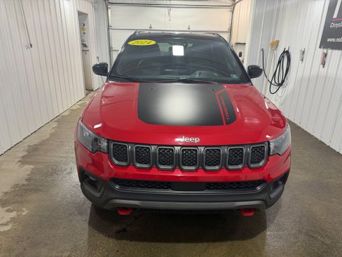 Used 2024 Jeep Compass Trailhawk image 3