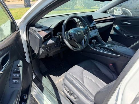 Used 2019 Toyota Avalon XLE w/ Preferred Accessory Package FWD image 8