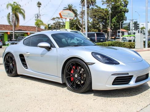 Used 2018 Porsche 718 Cayman S RWD image 8
