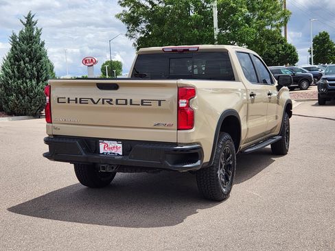 Used 2022 Chevrolet Silverado 1500 ZR2 w/ Technology Package AWD/4WD image 3