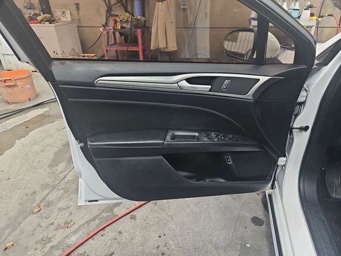 Used 2020 Ford Fusion SE FWD image 26