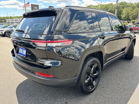 Used 2023 Jeep Grand Cherokee Limited w/ Black Appearance Package AWD/4WD image 32
