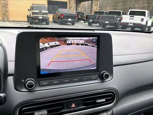 Used 2022 Hyundai Kona SEL image 21