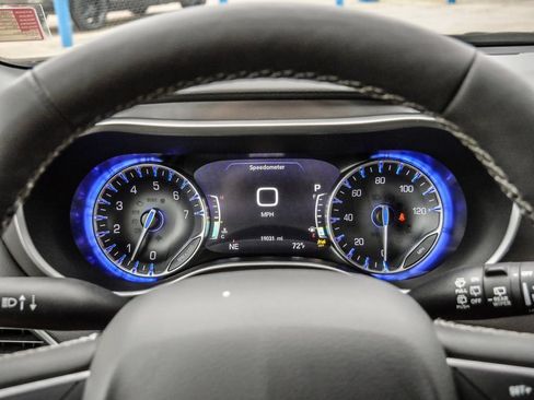 Used 2025 Chrysler Pacifica Select FWD image 72