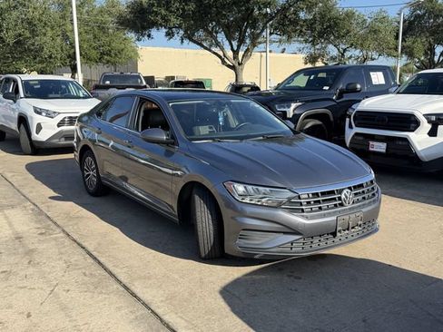 Used 2019 Volkswagen Jetta SE FWD image 3