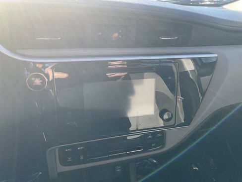 Used 2018 Toyota Corolla LE image 16