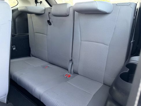 Used 2023 Toyota Highlander LE FWD image 28