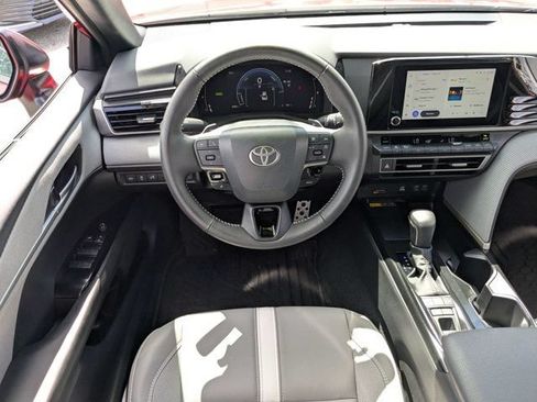Used 2025 Toyota Camry SE FWD image 15