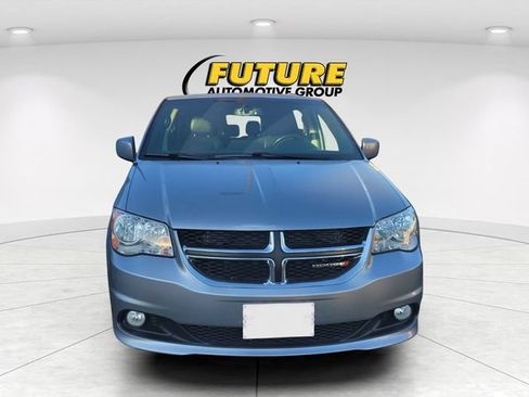 Used 2017 Dodge Grand Caravan SXT FWD image 2