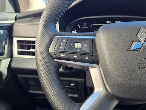 New 2025 Mitsubishi Outlander SE image 27