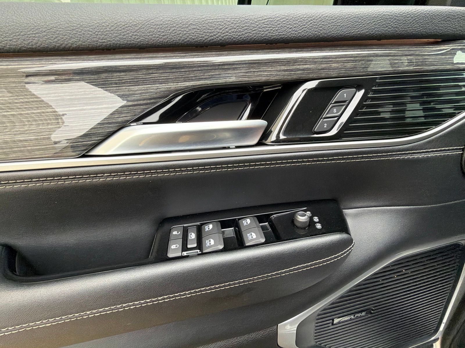 Used 2022 Jeep Wagoneer Series III AWD/4WD image 15