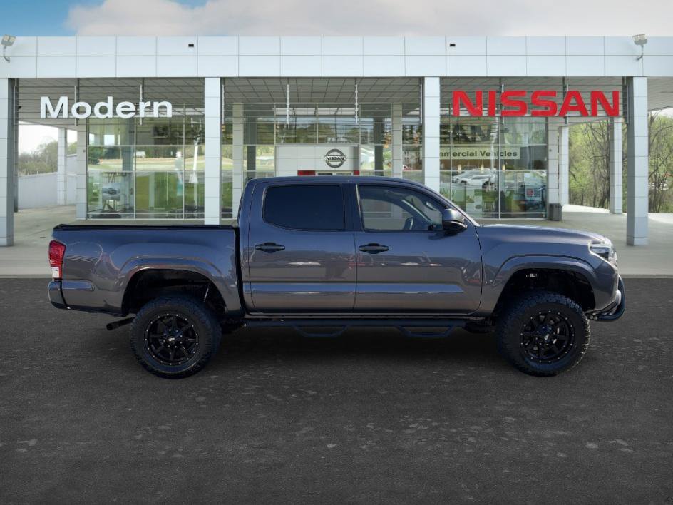 Used 2017 Toyota Tacoma 2WD Double Cab image 6