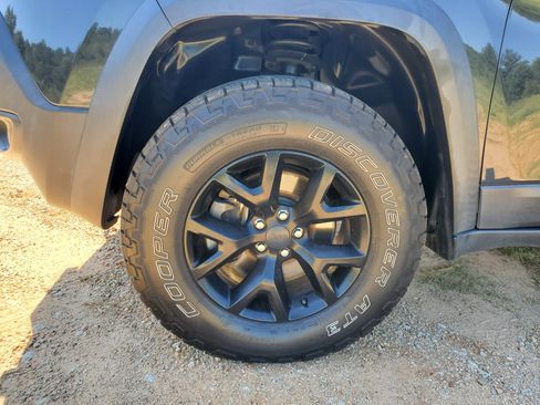 Used 2017 Jeep Cherokee Trailhawk w/ Comfort/Convenience Group image 32