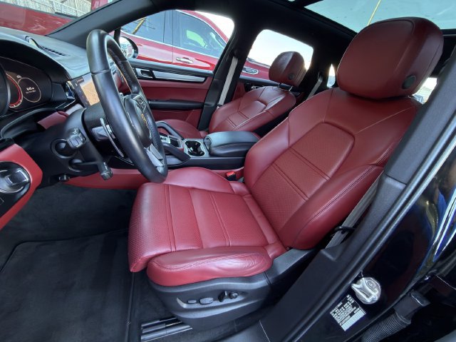 Used 2023 Porsche Cayenne Platinum Edition AWD/4WD image 26