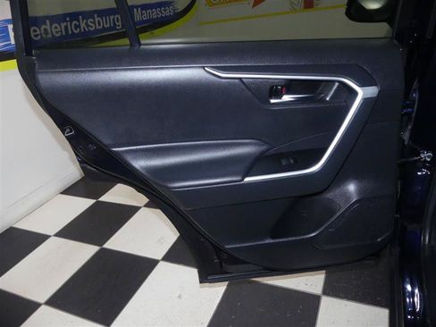 Used 2021 Toyota RAV4 XLE w/ Convenience Package FWD image 28