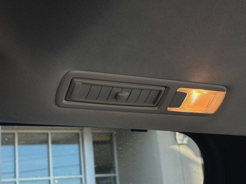 Used 2025 Toyota Sienna XLE FWD image 17