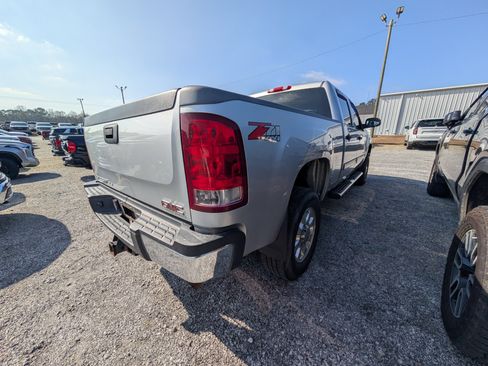 Used 2011 GMC Sierra 2500 SLE w/ Suspension Package, Off-Road image 3
