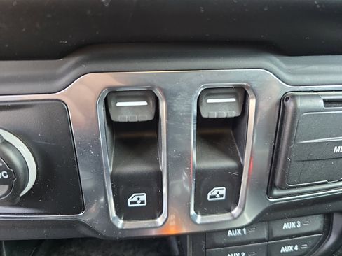 Used 2023 Jeep Wrangler Sport S image 23