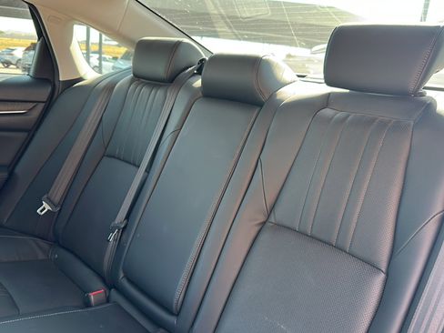 Used 2018 Honda Accord Touring image 19