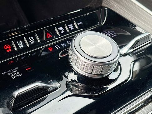 Used 2024 Jeep Wagoneer Series III image 17