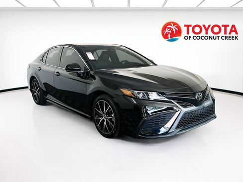 Used 2021 Toyota Camry SE FWD image 1