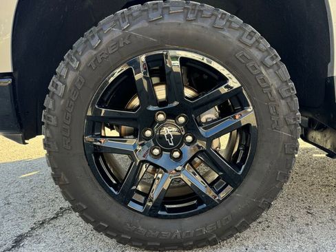 Used 2022 Chevrolet Silverado 1500 LT Trail Boss w/ LT Trail Boss Premium Package image 9