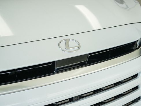 New 2026 Lexus TX 550h AWD Plug-In Hybrid image 9