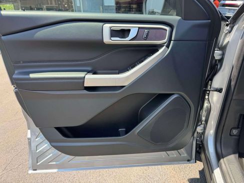 Used 2023 Ford Explorer XLT w/ Equipment Group 202A AWD/4WD image 17