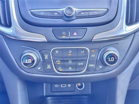 Used 2022 Chevrolet Equinox LT image 17