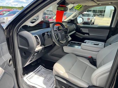 Used 2025 Ford Expedition Max Active AWD/4WD image 13