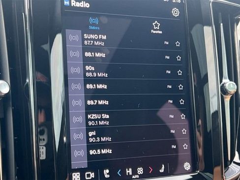 Certified 2024 Volvo XC60 T8 Ultimate w/ Protection Package Premier image 19